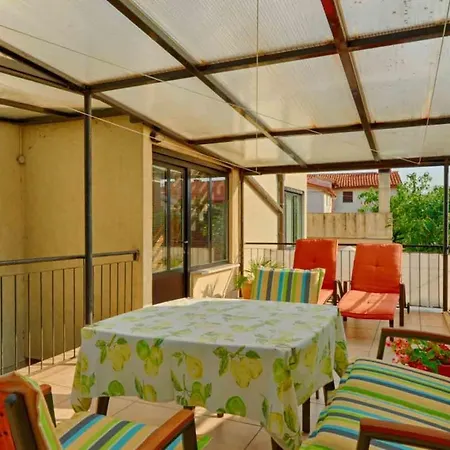 Nada With A Large Terrace Apartamento