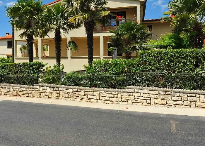 Nada With A Large Terrace Apartment Rovinj